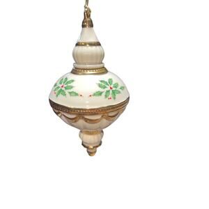 Lenox Retired 2013 Annual Holiday Spire christmas Ornament Holly Berries Ivory